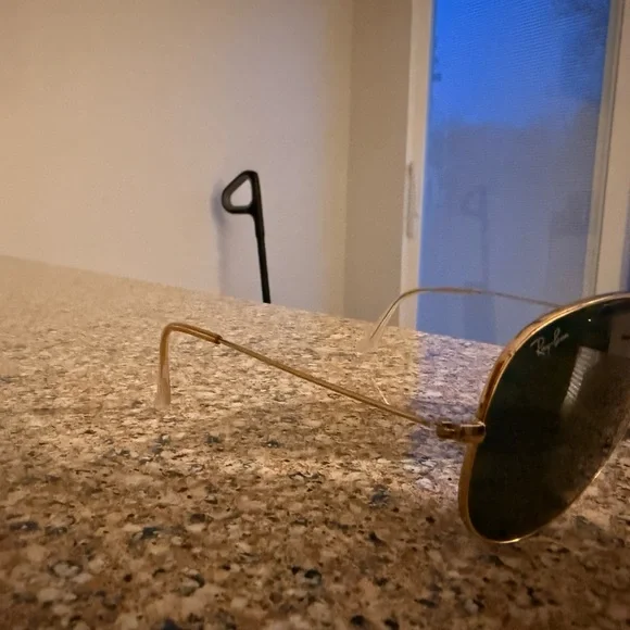 Ray-Ban Gold Aviator Sunglasses with Green Lenses - Picture 2 of 4